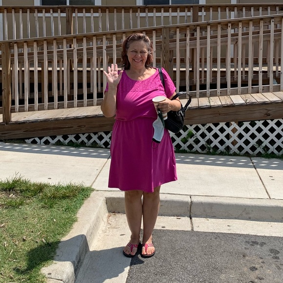 Hi, I’m Tammy! Welcome to my closet! - Picture 7 of 7